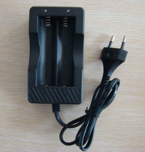 Wholesale 2 Sluts Ce/RoHS 18650 Charger